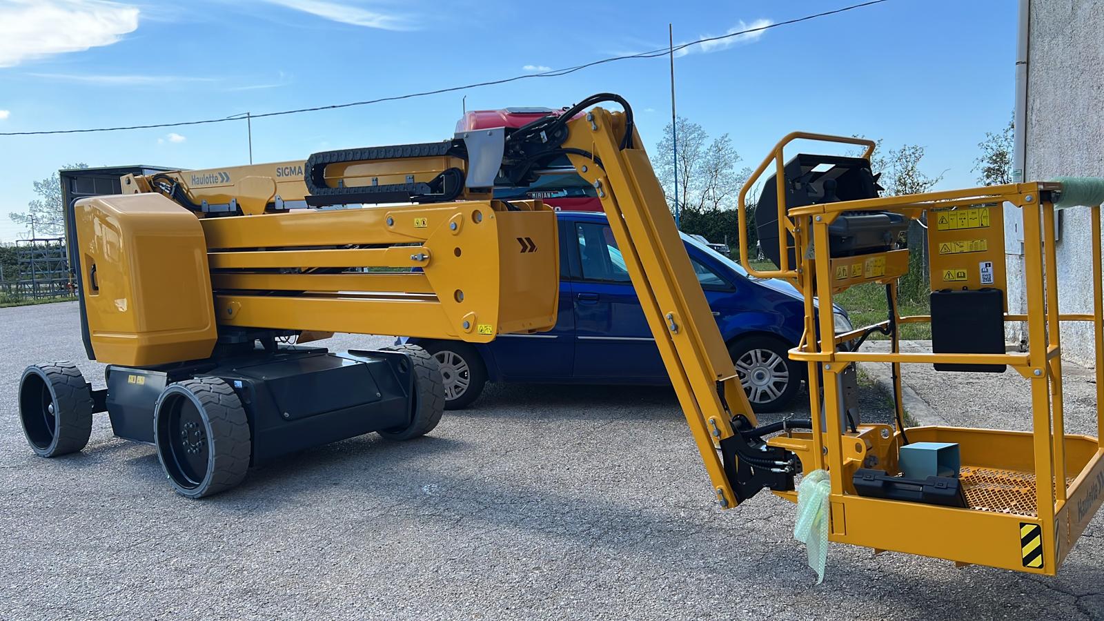 Noleggio sollevatore telescopico a cisterna di Latina